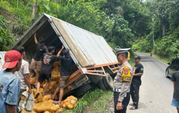 Kecelakaan Beruntun Melibatkan 4 Kendaraan di Jalur Wisata Pantai Mutun