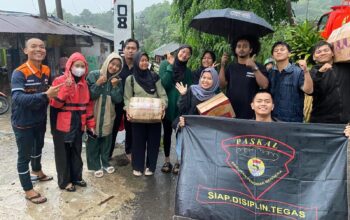 Pasca Banjir di Way Lunik, Dewan Alumni Paskibra SMK N 5 Bandar Lampung Bantu Warga Terdampak Banjir