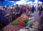 Bupati Pringsewu Tinjau Stok dan Harga Kebutuhan Pokok di Pasar Banyumas