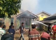 Satu Rumah Ludes Terbakar Di Belakang SDN 2 Gedongtataan, Ratusan Siswa Dipulangkan