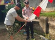 Sambut HUT Kemerdekaan RI ke-80, Bhabinkamtibmas Polsek Padang Cermin Bersama Bhabinsa Ajak Masyarakat Kibarkan Bendera Merah Putih