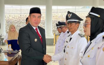 Bupati Pesawaran Dendi Ramadhona Melantik Enam Pj Kades, Pastikan Pelayanan Di Desa Berjalan Optimal