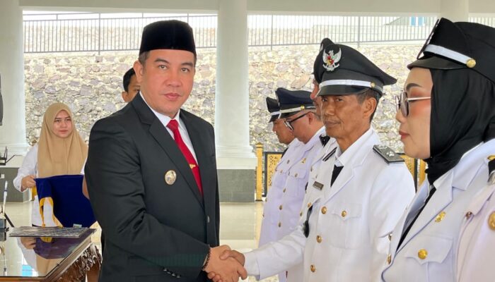 Bupati Pesawaran Dendi Ramadhona Melantik Enam Pj Kades, Pastikan Pelayanan Di Desa Berjalan Optimal