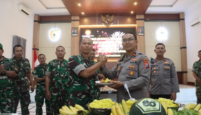 Polres Pasuruan Kunjungi Kodim 0819, Rayakan HUT TNI ke-80 Dengan Keakraban