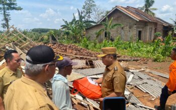 53 Rumah Rusak Pasca Bencana Angin Puting Beliung di Pesawaran, Wabup Antonius Tinjau Lokasi