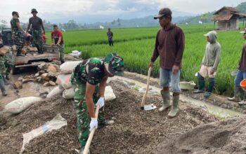 Hari Ketiga TMMD ke-127: TNI dan Masyarakat Gotong Royong Bangun Jalan dan Talud