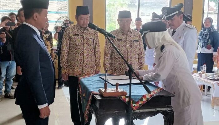 Bupati Pringsewu Lantik Lima Kakon PAW dan Tiga Penjabat Kakon