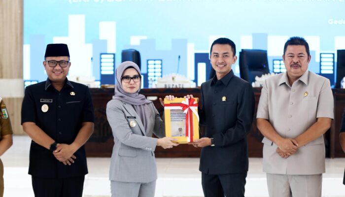 Bupati Pesawaran Sampaikan LKPJ Tahun Anggaran 2025 dalam Rapat Paripurna DPRD