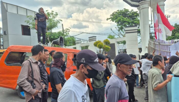 Puluhan Massa Geruduk Kejati Lampung, Desak Bongkar Aktor Besar Korupsi SPAM Pesawaran dan Dugaan Pencucian Uang