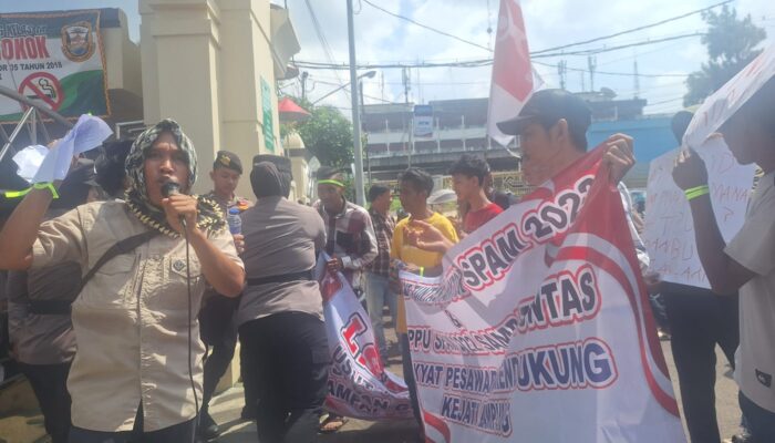 Gelar Aksi di Kejati, LSMB Ancam Laporkan Dugaan TPPU SPAM Pesawaran ke Kejagung dan KPK