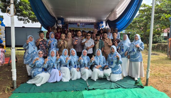 SDN 12 Gedong Tataan Lepas 32 Siswa Kelas VI Dengan Pentas Seni Meriah