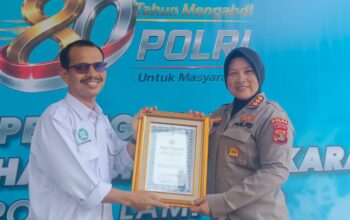 HUT Bhayangkara ke-80, SMSI Lampung Terima Penghargaan dari Kapolda