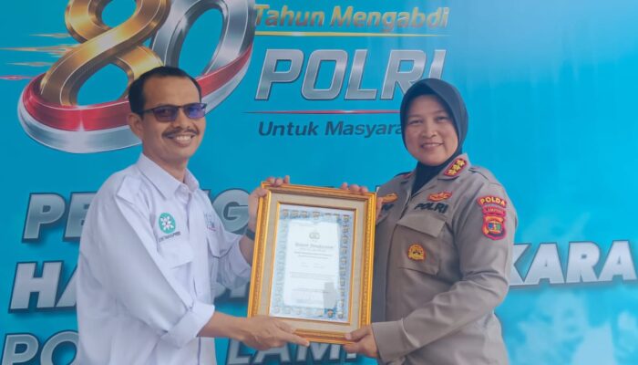 HUT Bhayangkara ke-80, SMSI Lampung Terima Penghargaan dari Kapolda