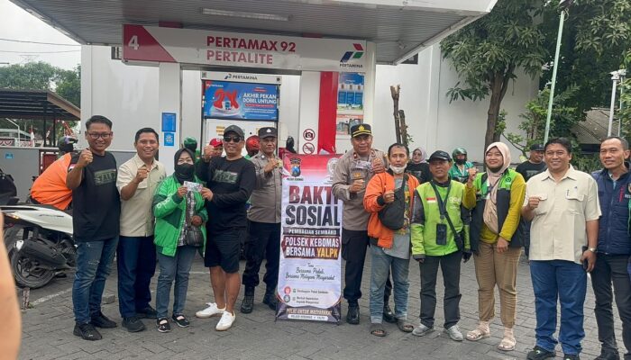 Potret Sinergi Sosial di Gresik: Kolaborasi Polsek Kebomas dan YALPK Ringankan Beban Ratusan Ojol dan Warga