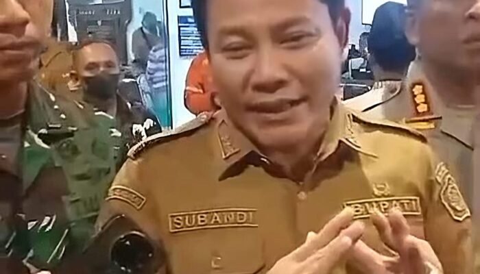 Bupati Subandi Tinjau Korban Diduga Keracunan MBG di Sidoarjo, Pastikan 324 Pasien Tertangani dan Tidak Ada Korban Jiwa