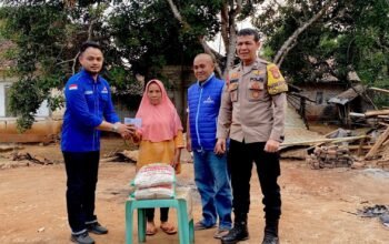 Peduli Warga, Ketua DPC Demokrat Pesawaran Salurkan Bantuan untuk Lansia Korban Rumah Roboh di Negeri Katon: Dorong Pemkab dan Baznas Turun Tangan