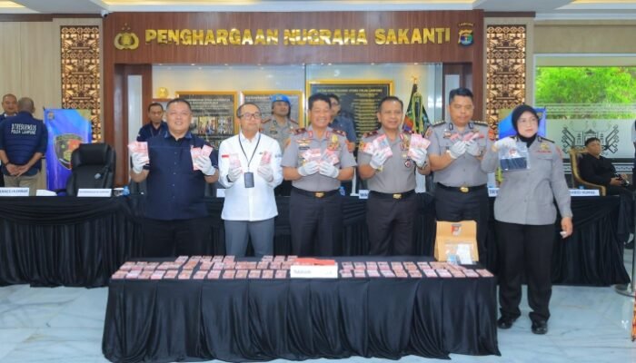 Polda Lampung Bongkar Peredaran Uang Palsu Rp980 Juta, Satu Tersangka Ditangkap di Bakauheni