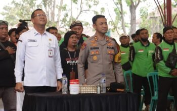 Silaturahmi Akbar Ratusan Driver Ojol, Kapolres Pasuruan dan Kasat Lantas Ingatkan Keselamatan di Jalan