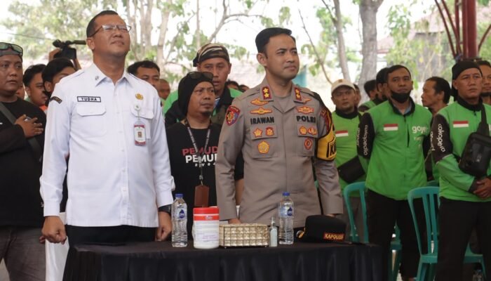 Silaturahmi Akbar Ratusan Driver Ojol, Kapolres Pasuruan dan Kasat Lantas Ingatkan Keselamatan di Jalan